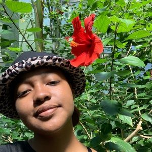 Meet your Posher, Favia